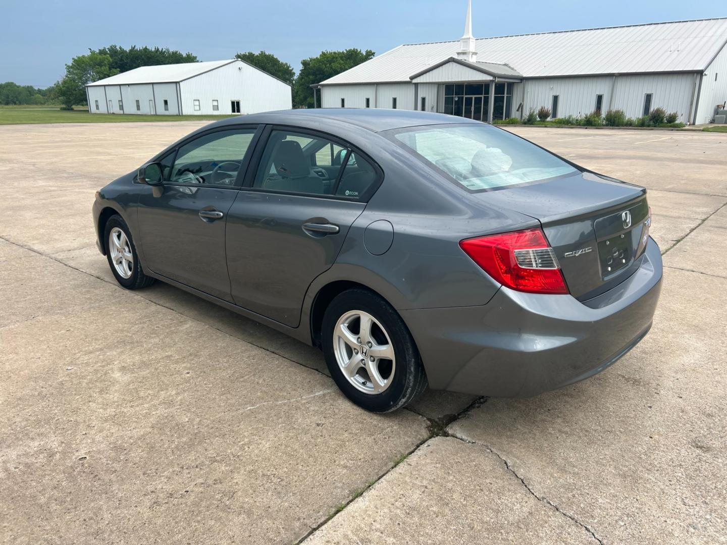 2012 GRAY /Gray Honda Civic CNG Sedan 5-Speed AT (19XFB5F56CE) with an 1.8L L4 SOHC 16V CNG engine, 5-Speed Automatic transmission, located at 17760 Hwy 62, Morris, OK, 74445, (918) 733-4887, 35.609104, -95.877060 - Photo#6